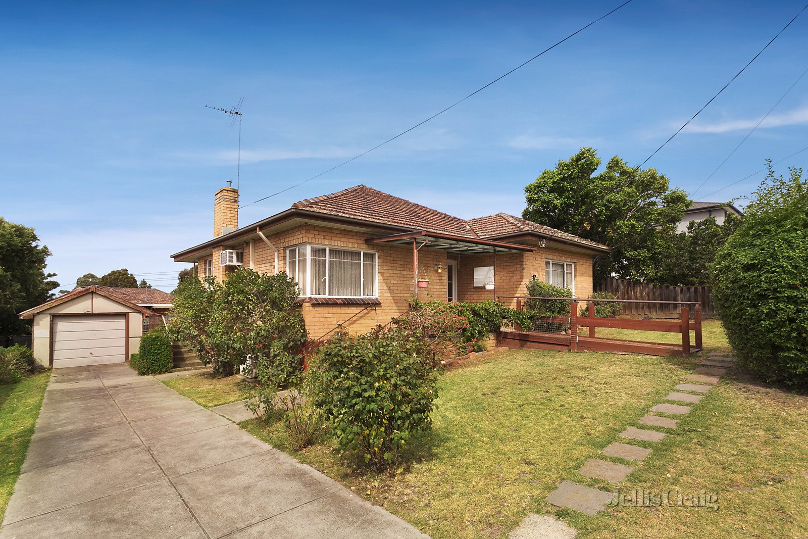 17 Hampton Road, Essendon West image 2