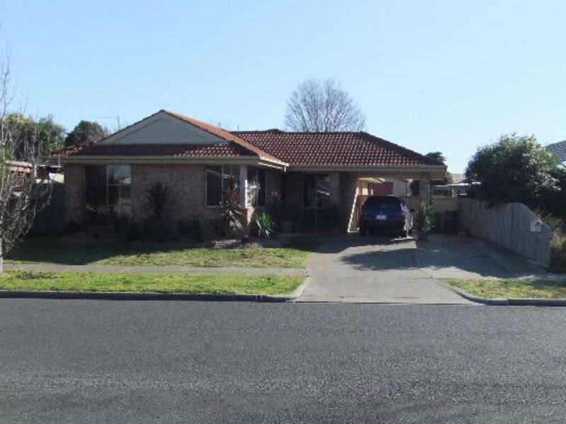 17 Helen Crescent Sale - Image 1