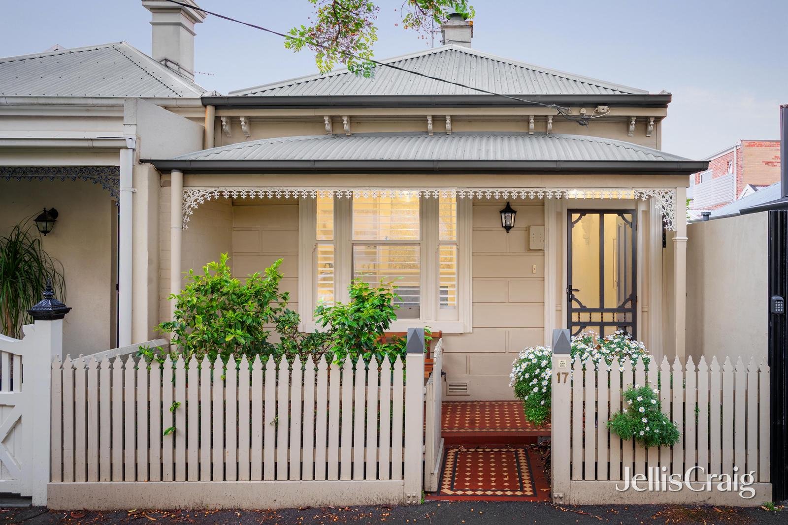 17 Herbert Street, Albert&nbsp;Park image 1