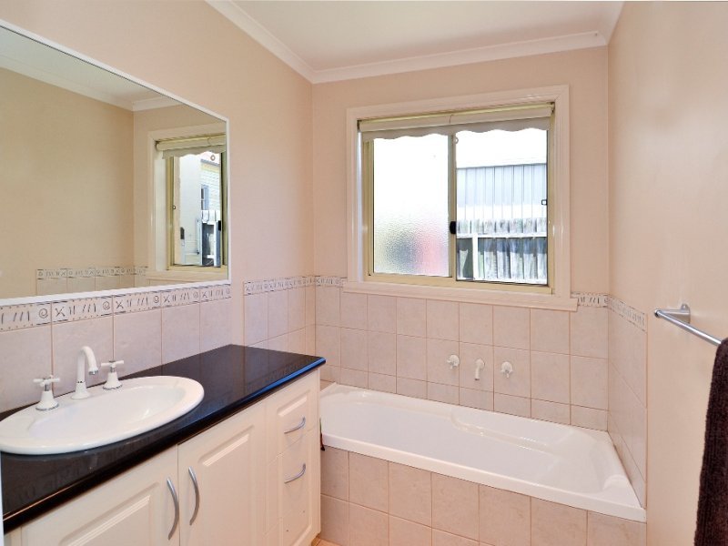 17 Herbert Street, Belmont image 5