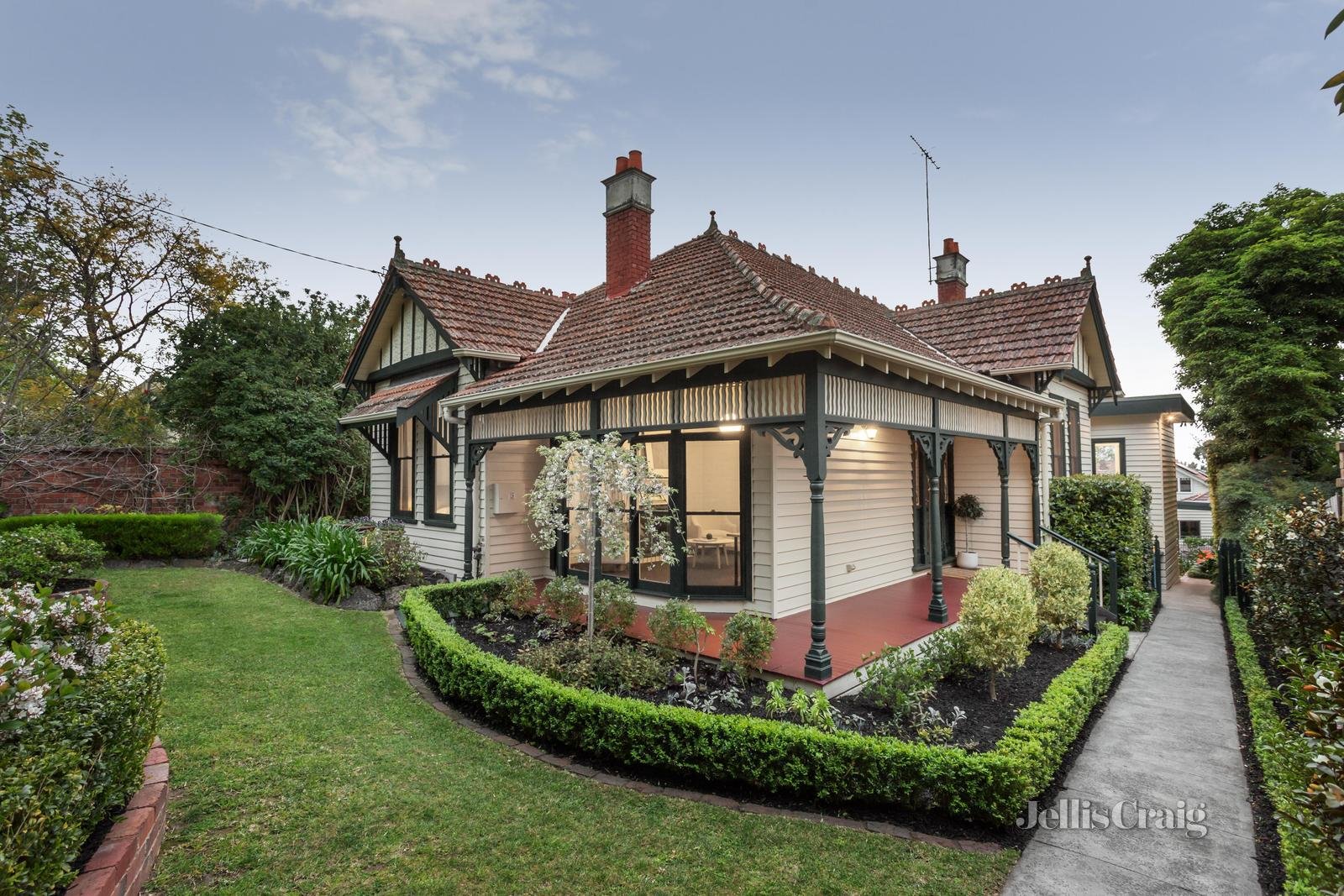 17 Highfield Road, Canterbury image 1