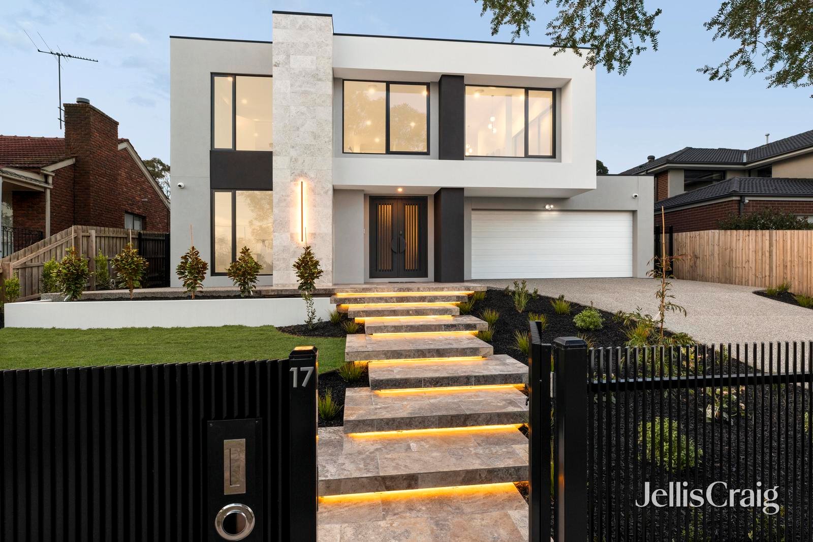 17 Hillside Road, Mount&nbsp;Waverley image 1