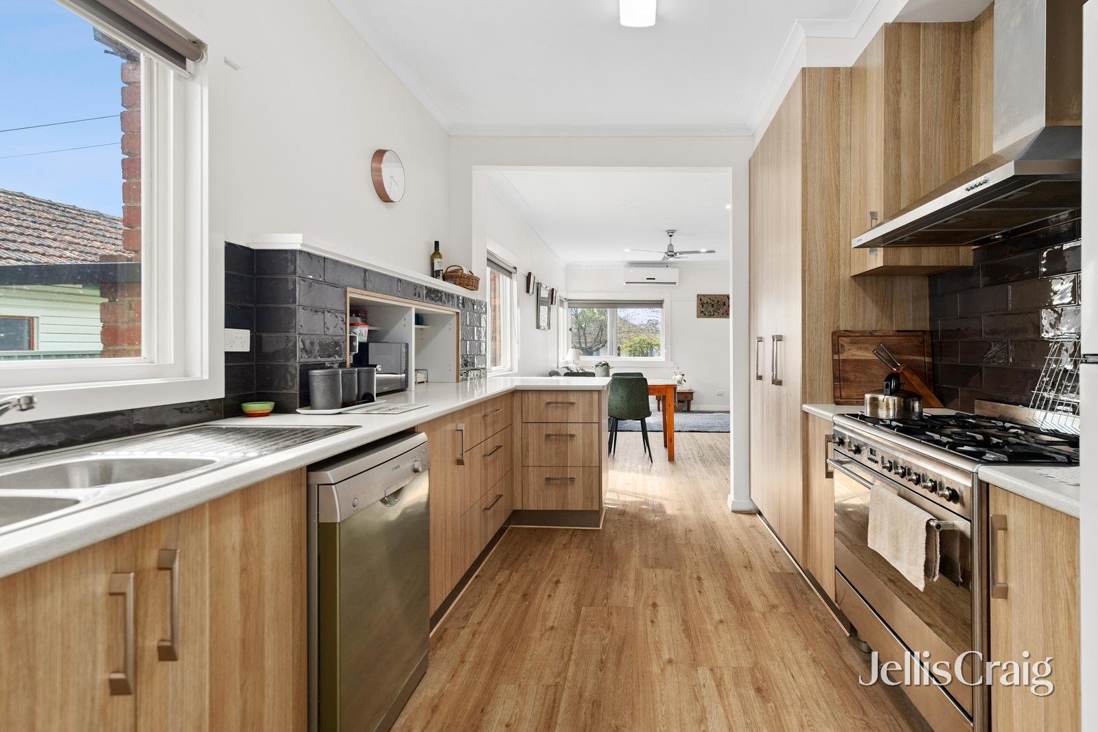 17 Howitt Street, Black Hill image 2