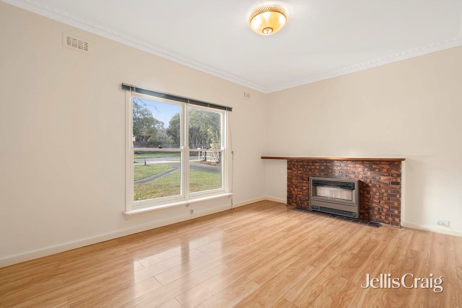 17 Illoura Avenue, Ringwood&nbsp;East image 2
