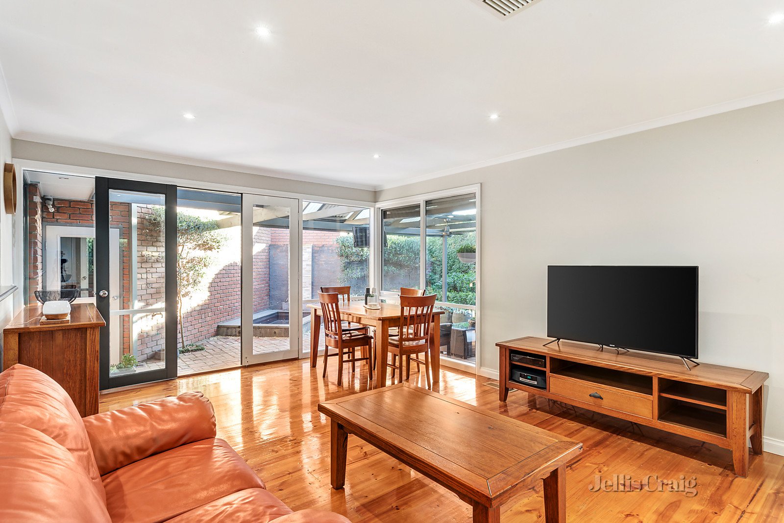 1/7 Justin Court, Wantirna South image 2