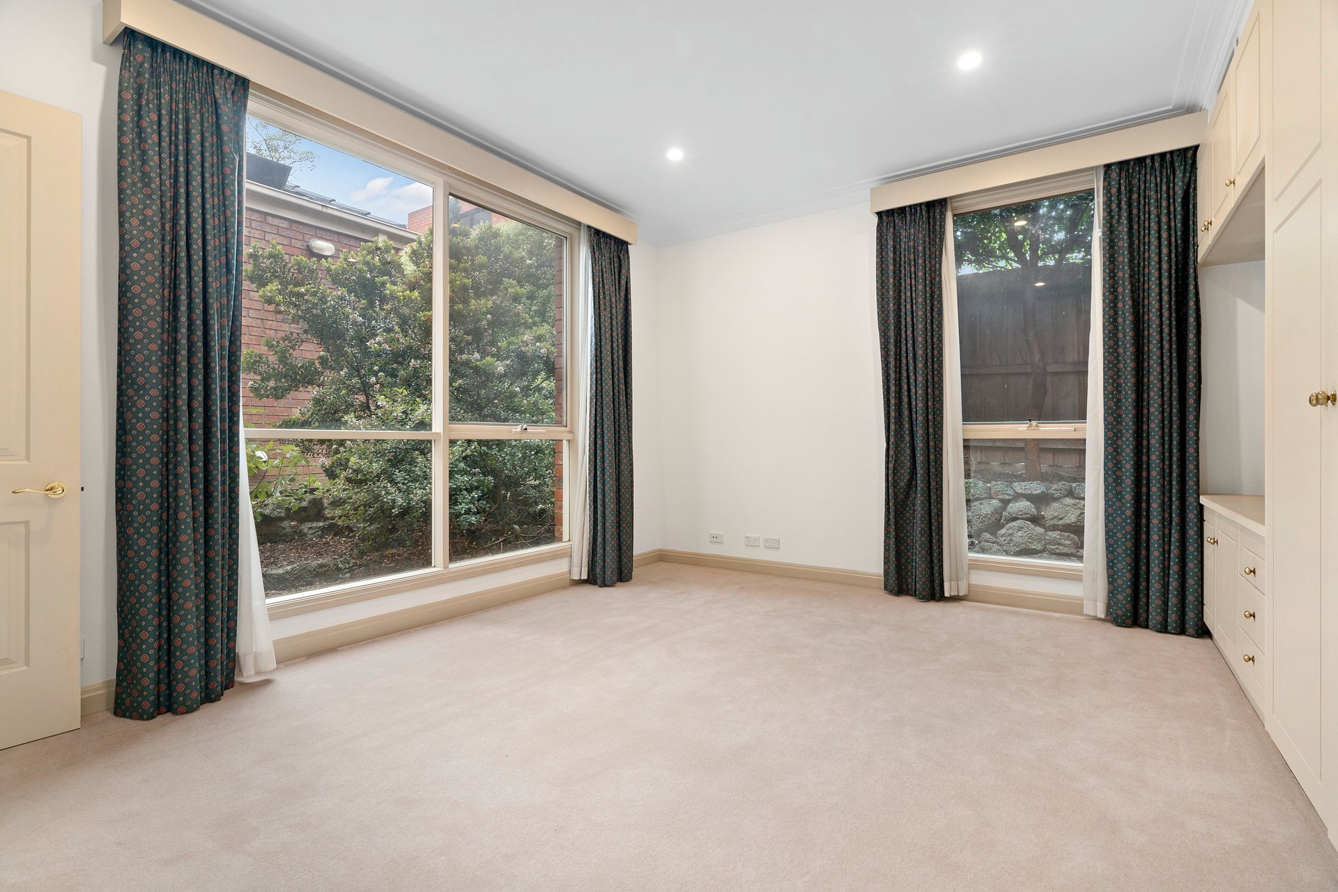 Property Gallery Thumbnail 11