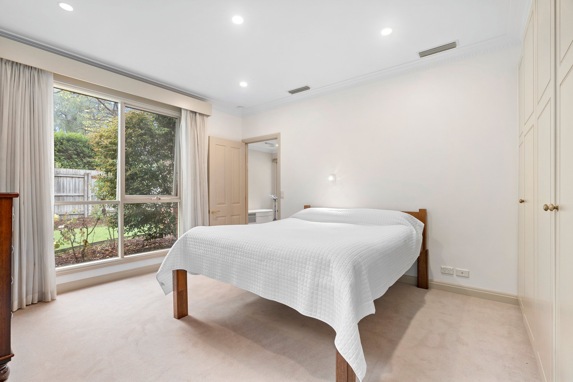 Property Gallery Thumbnail 13