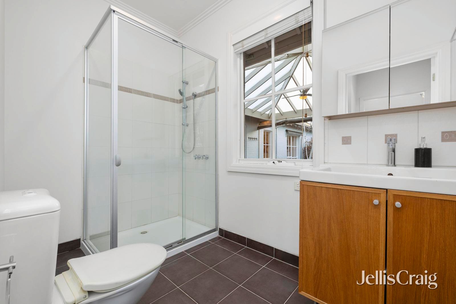 17 Kendall Street, Hampton image 15