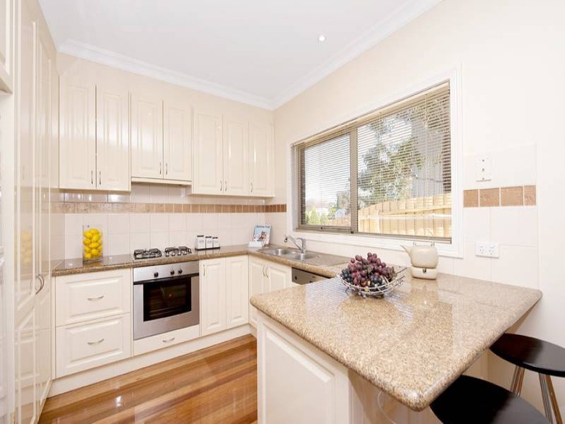 17 Kingswood Rise, Box Hill South image 3