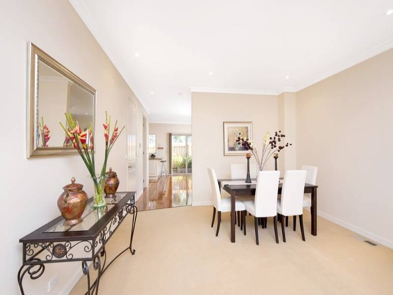 17 Kingswood Rise, Box Hill South image 4