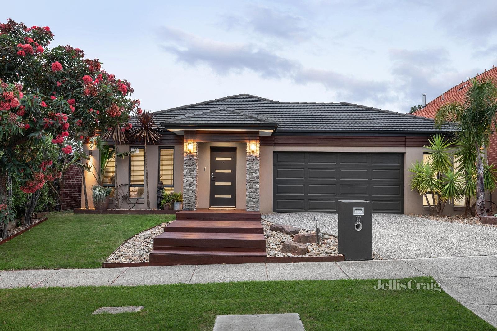 17 Kiora Avenue, Doreen image 1