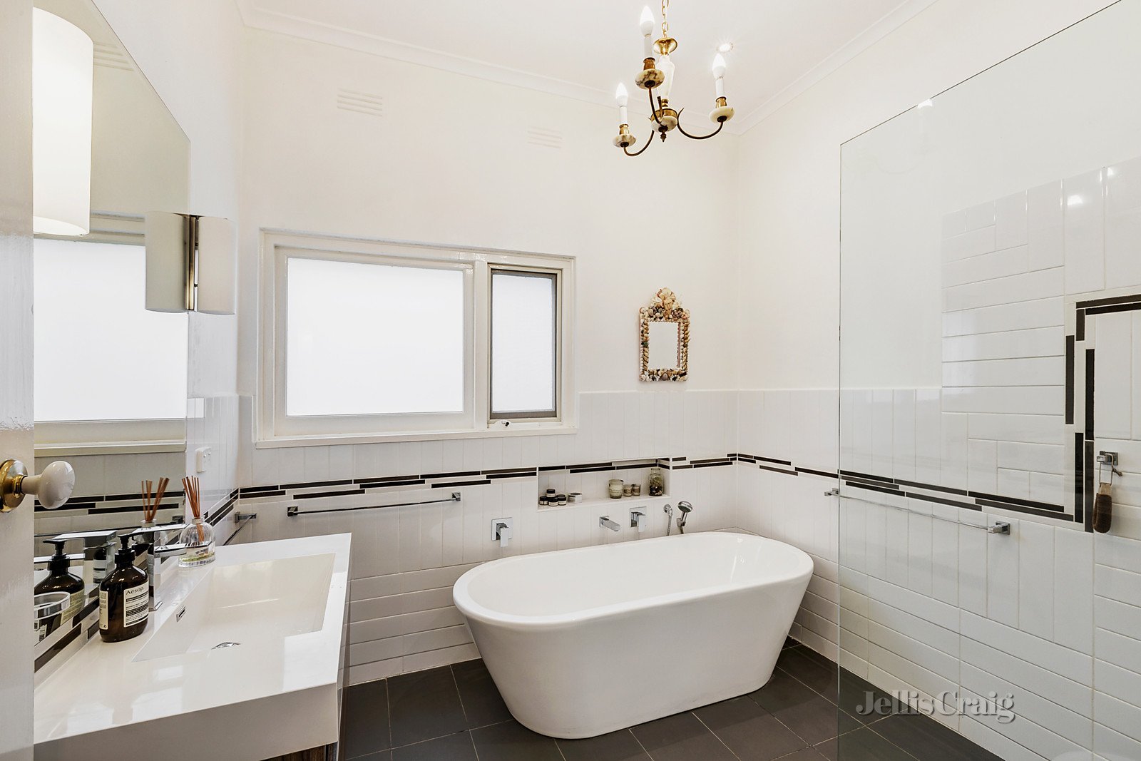 17 Knutsford Street, Balwyn image 6