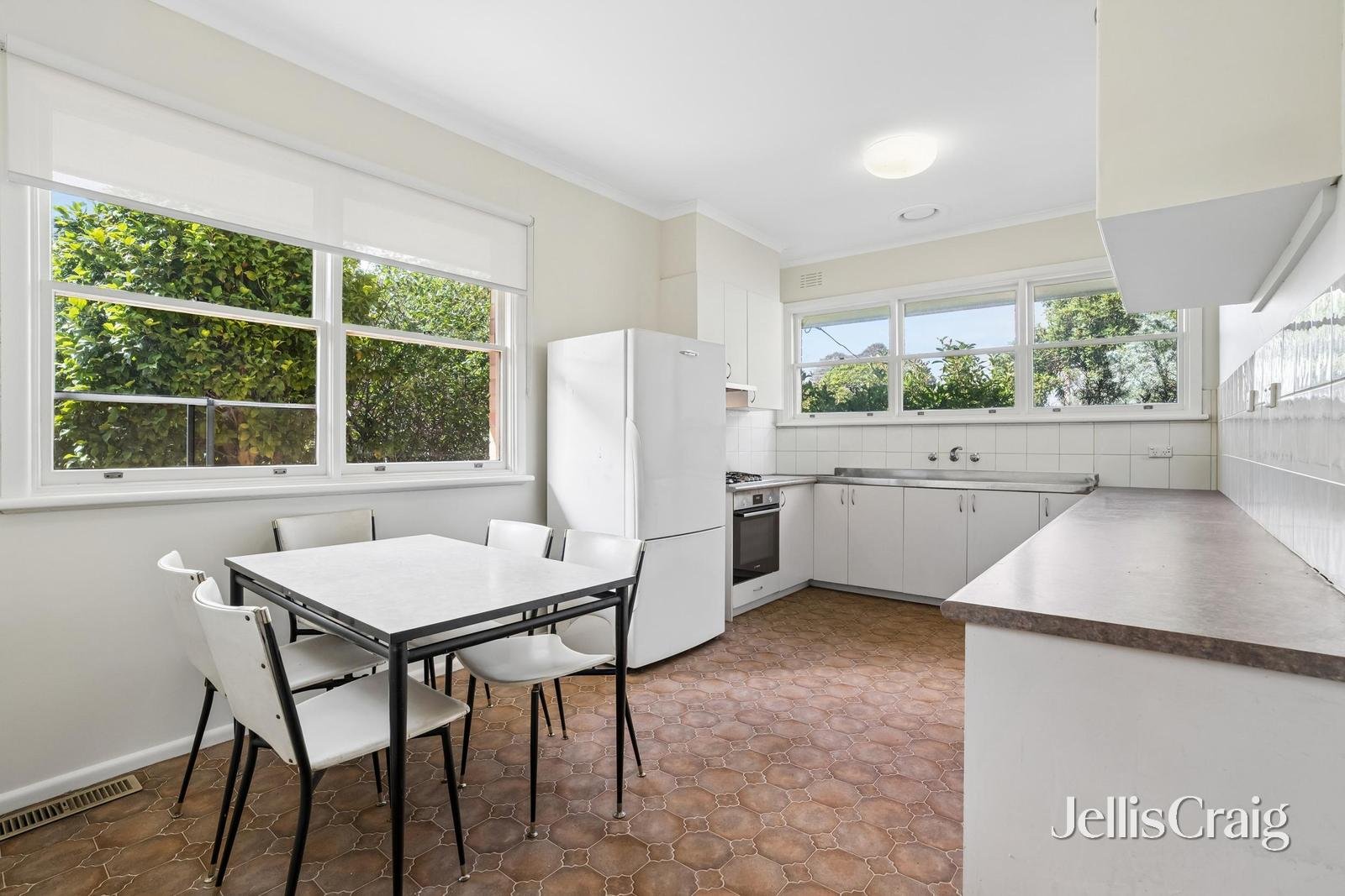 17 Koolkuna Avenue, Doncaster image 3