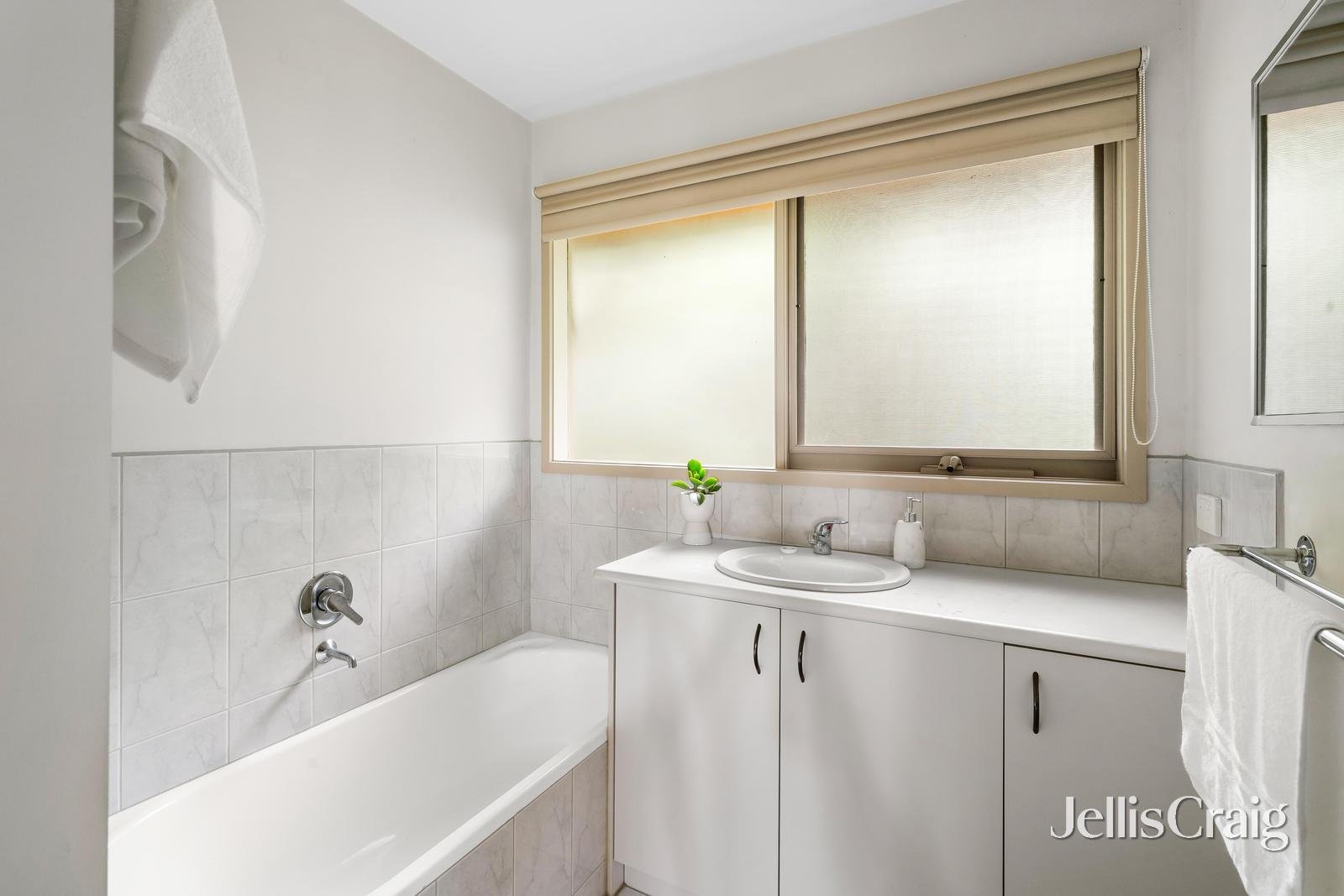 17 Laleham Court, Eltham image 9