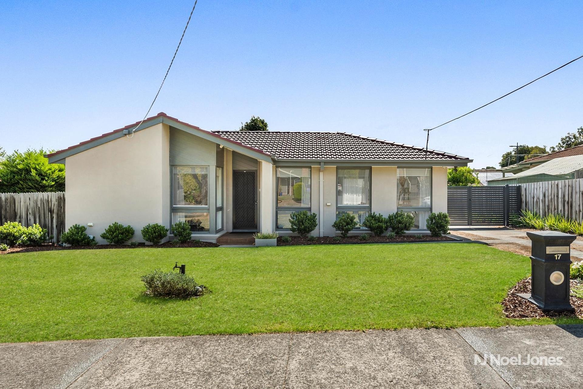 17 Langdale Drive, CROYDON HILLS VIC 3136 Noel Jones