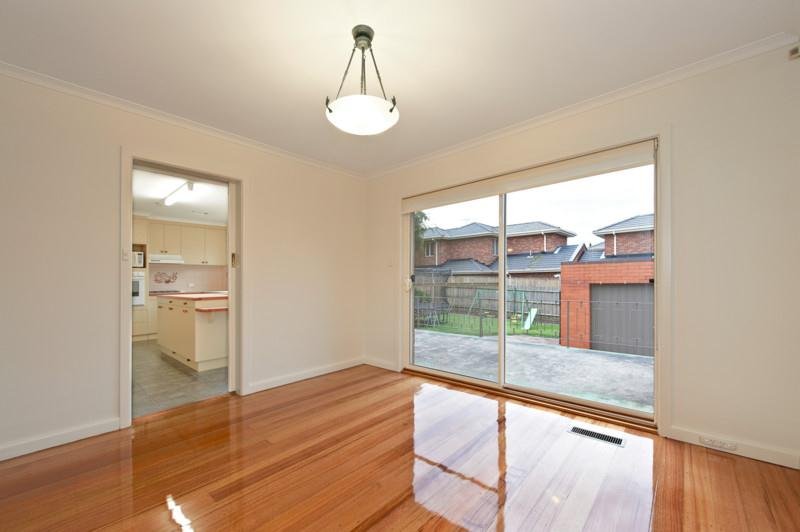 17 Larch Crescent, Mount Waverley image 5