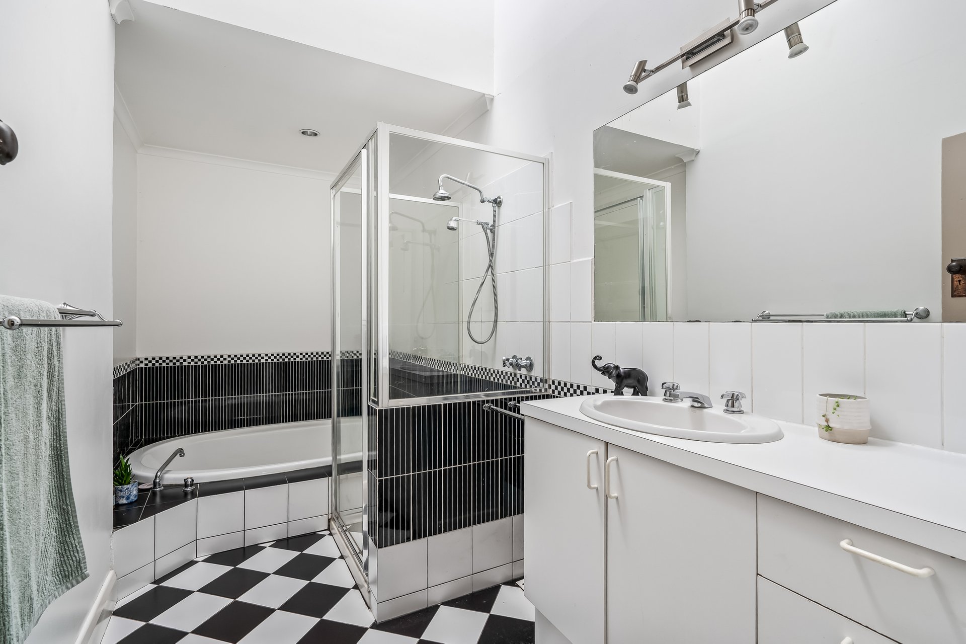 Property Gallery Thumbnail 13