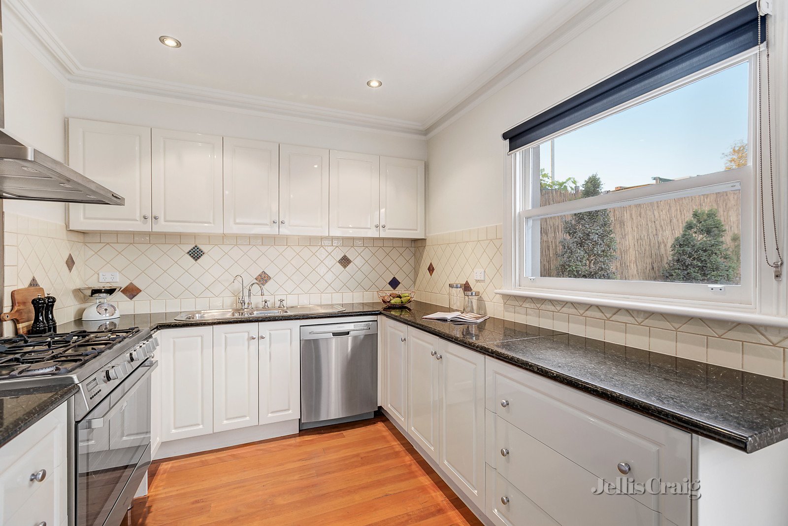 17 Lethbridge Street, Moonee Ponds image 2