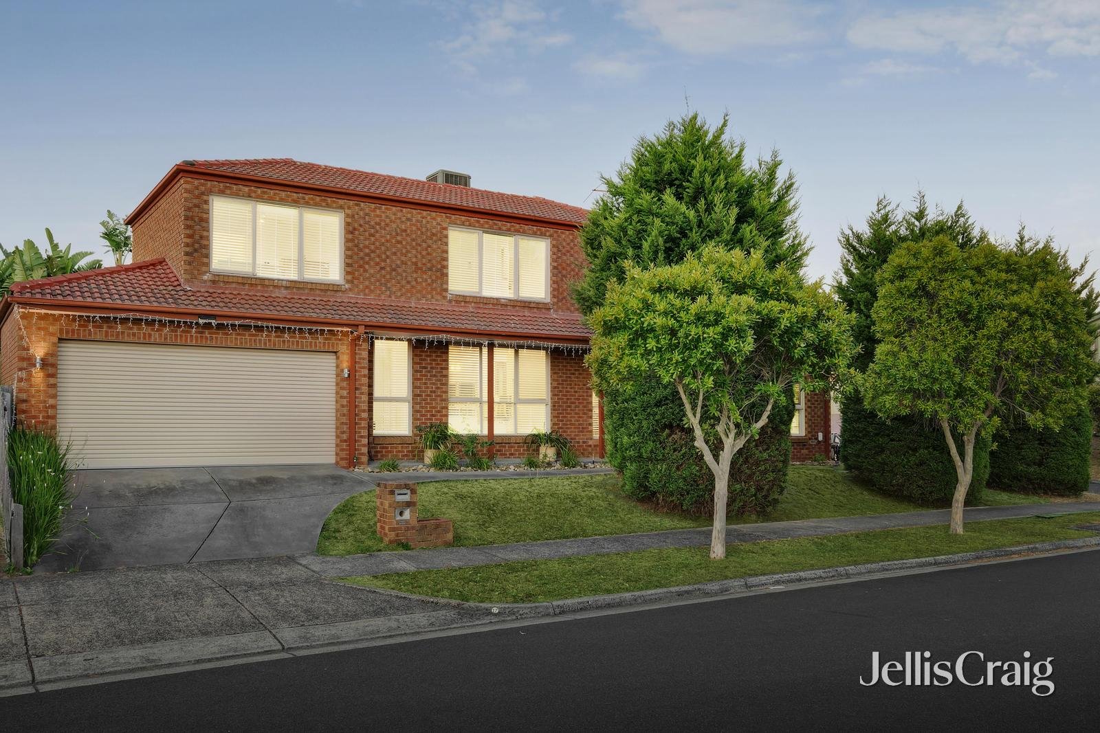 17 Liat Way, Greensborough image 1