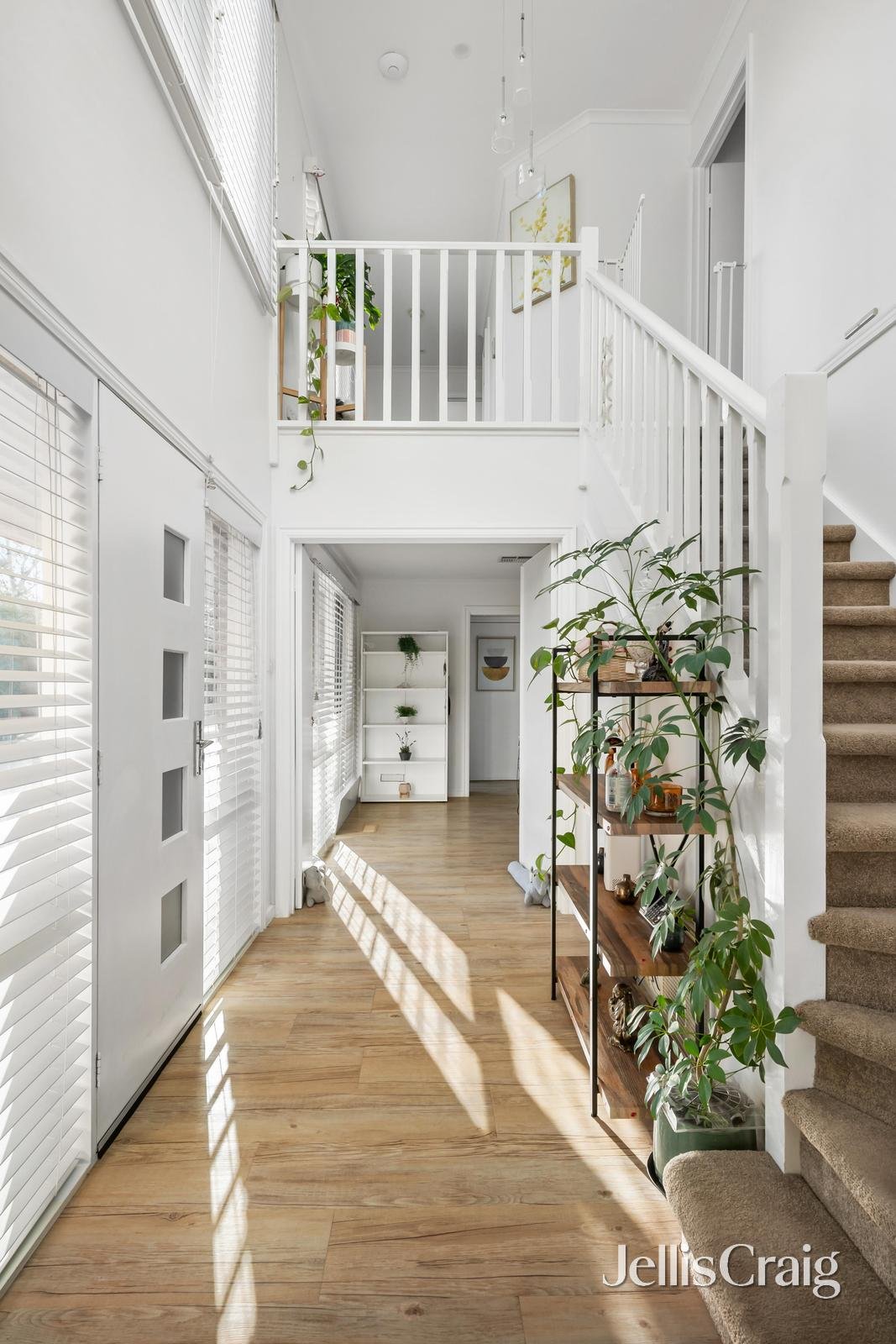 17 Liat Way, Greensborough image 2