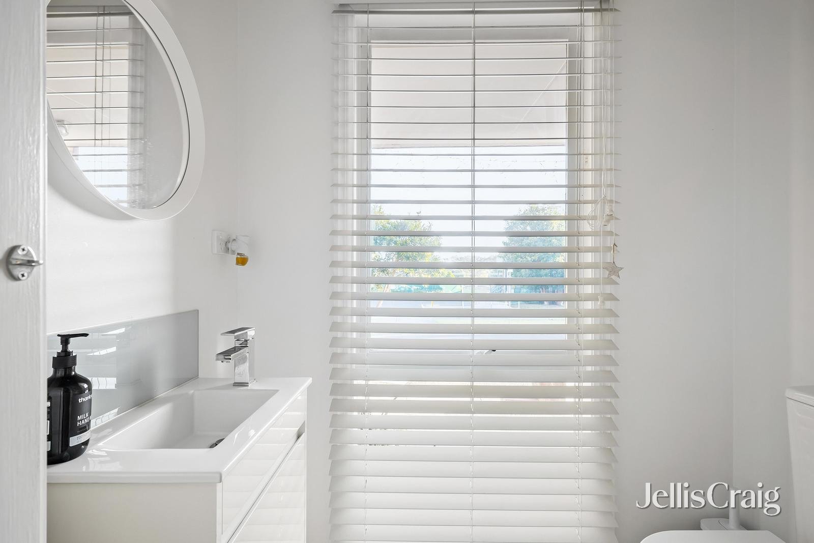 17 Liat Way, Greensborough image 13