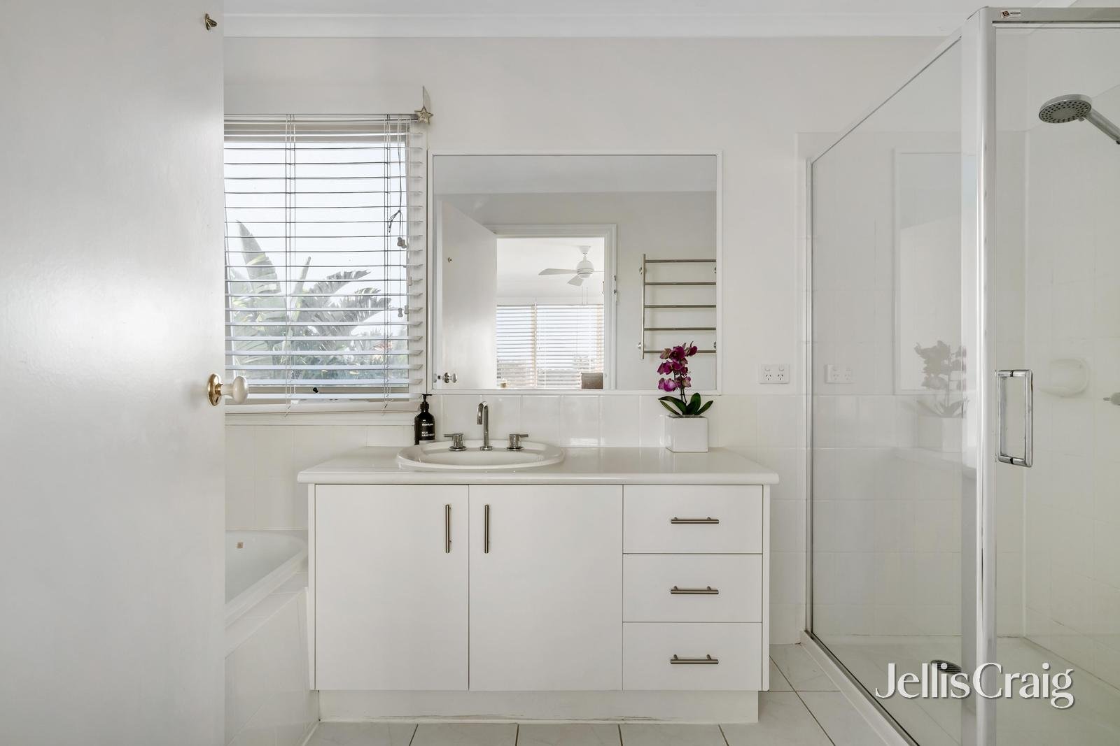 17 Liat Way, Greensborough image 15