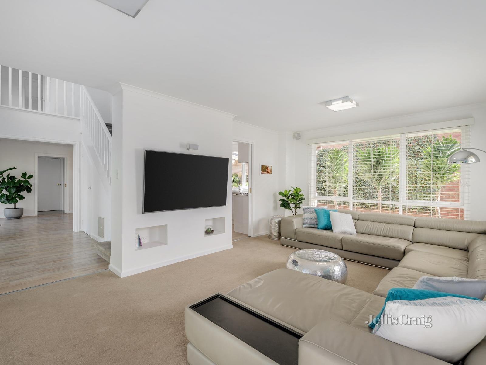 17 Liat Way, Greensborough image 5