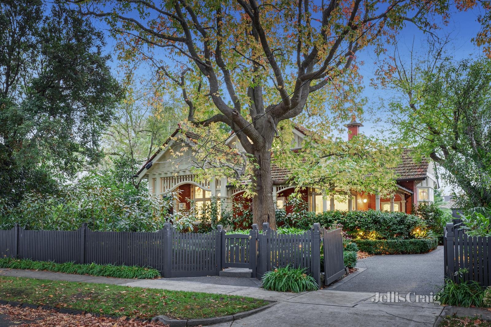 17 Loch Street, Camberwell image 1