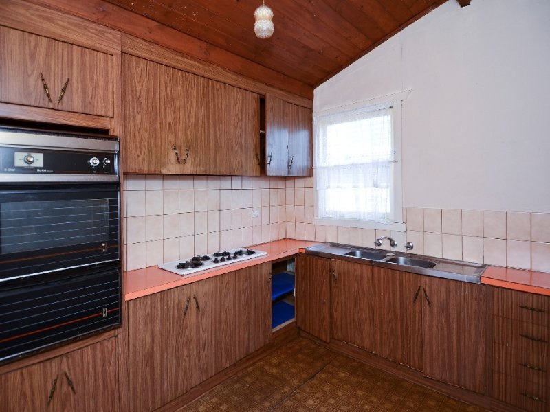 17 Meakin Street, East Geelong image 4