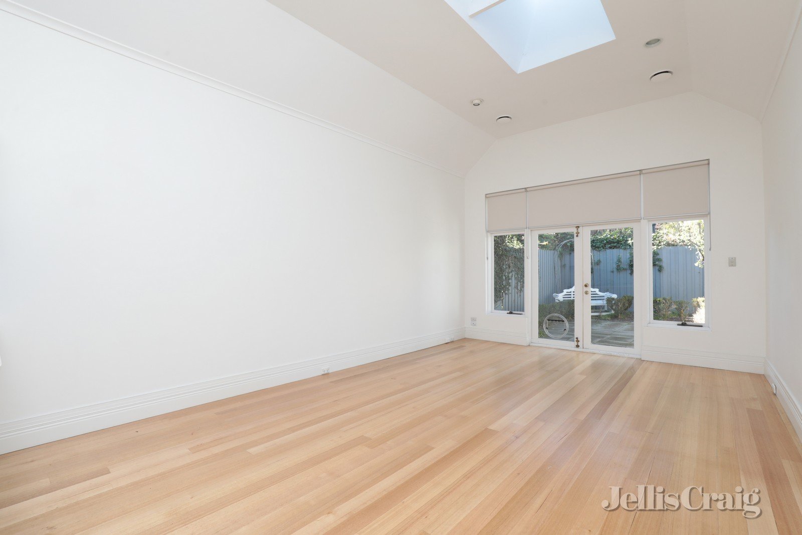 17 Mell Street, Toorak image 2