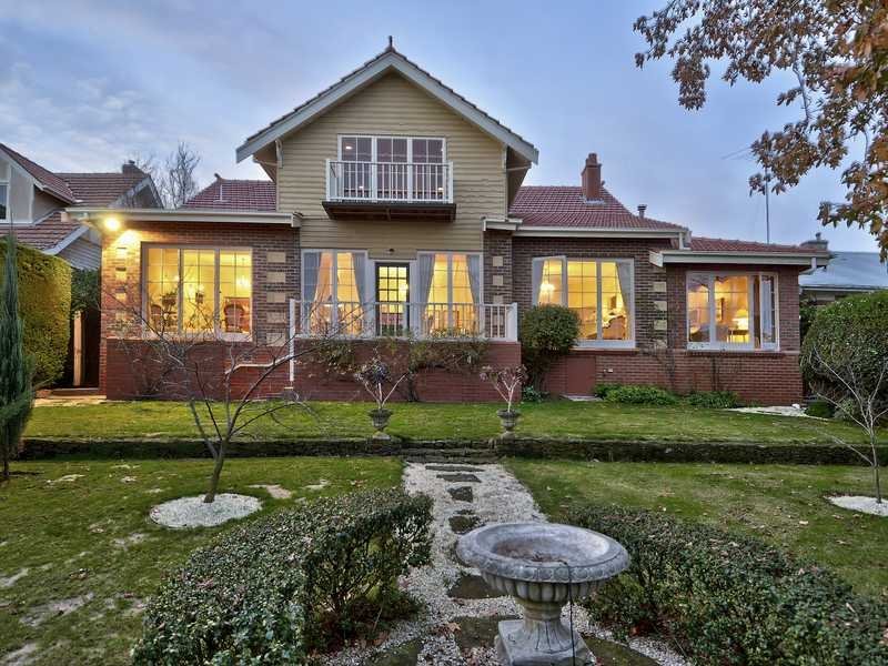 17 Mercer Parade, Newtown image 2