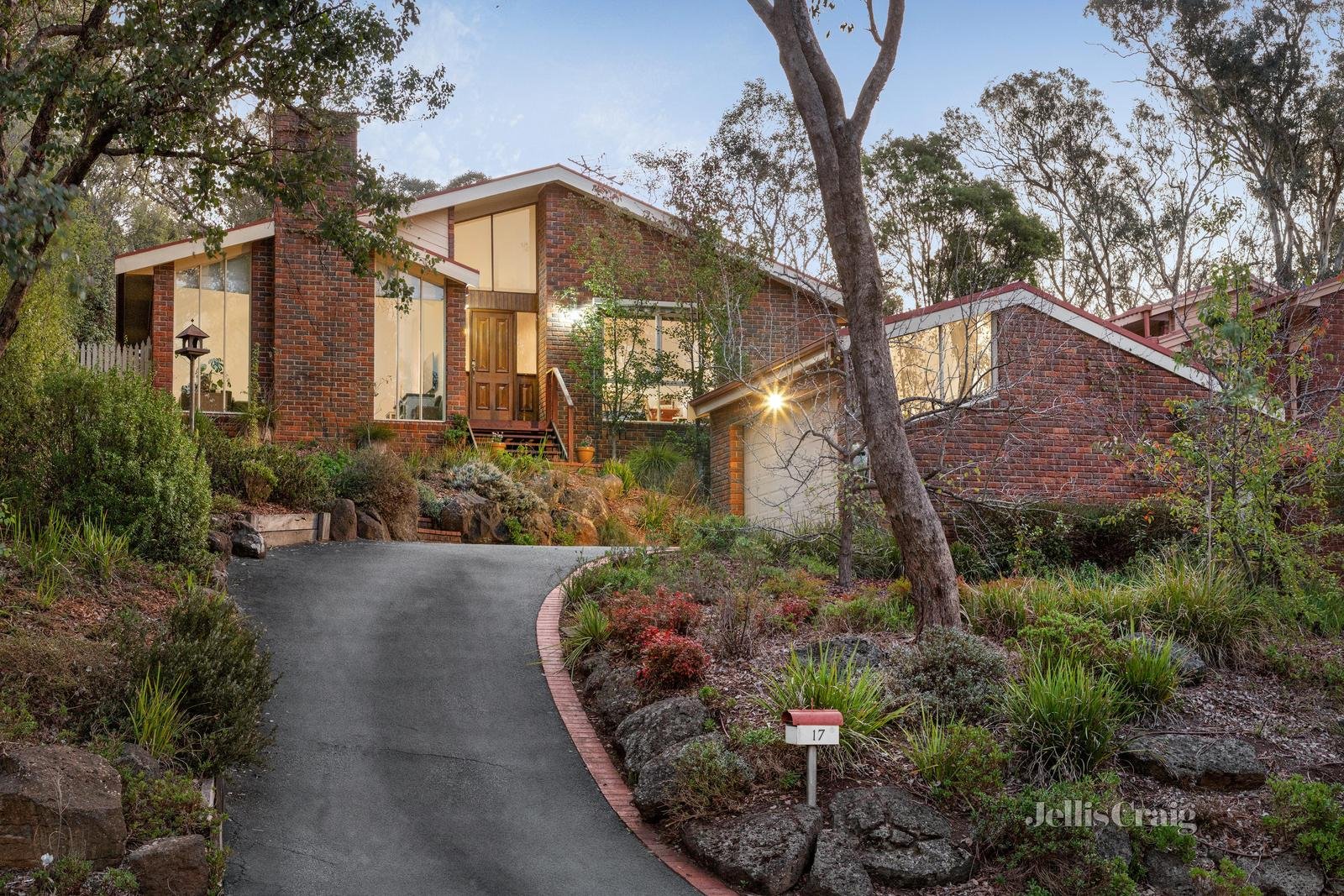 17 Milton Way, Hurstbridge image 1