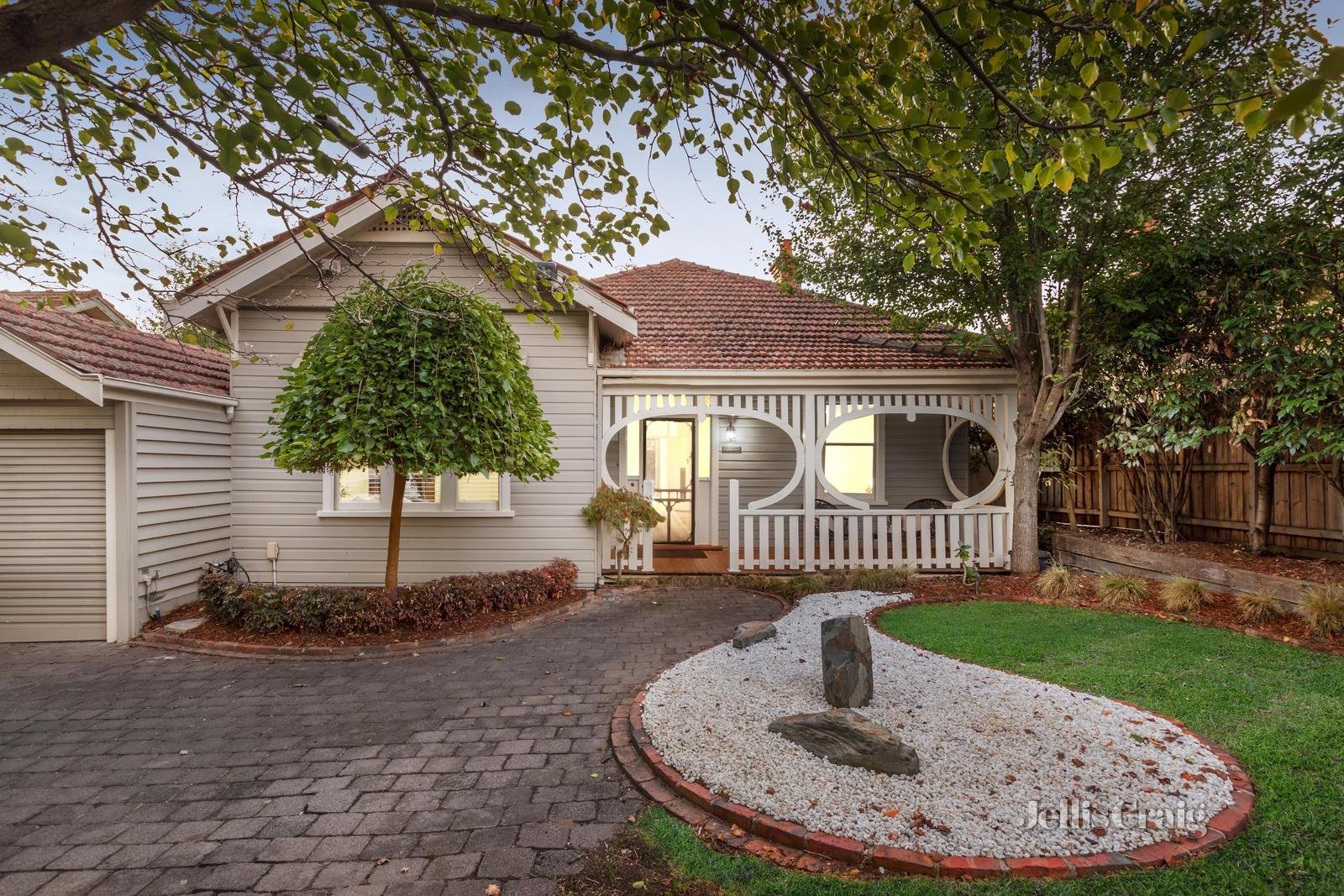 17 Narrak Road, Balwyn image 2