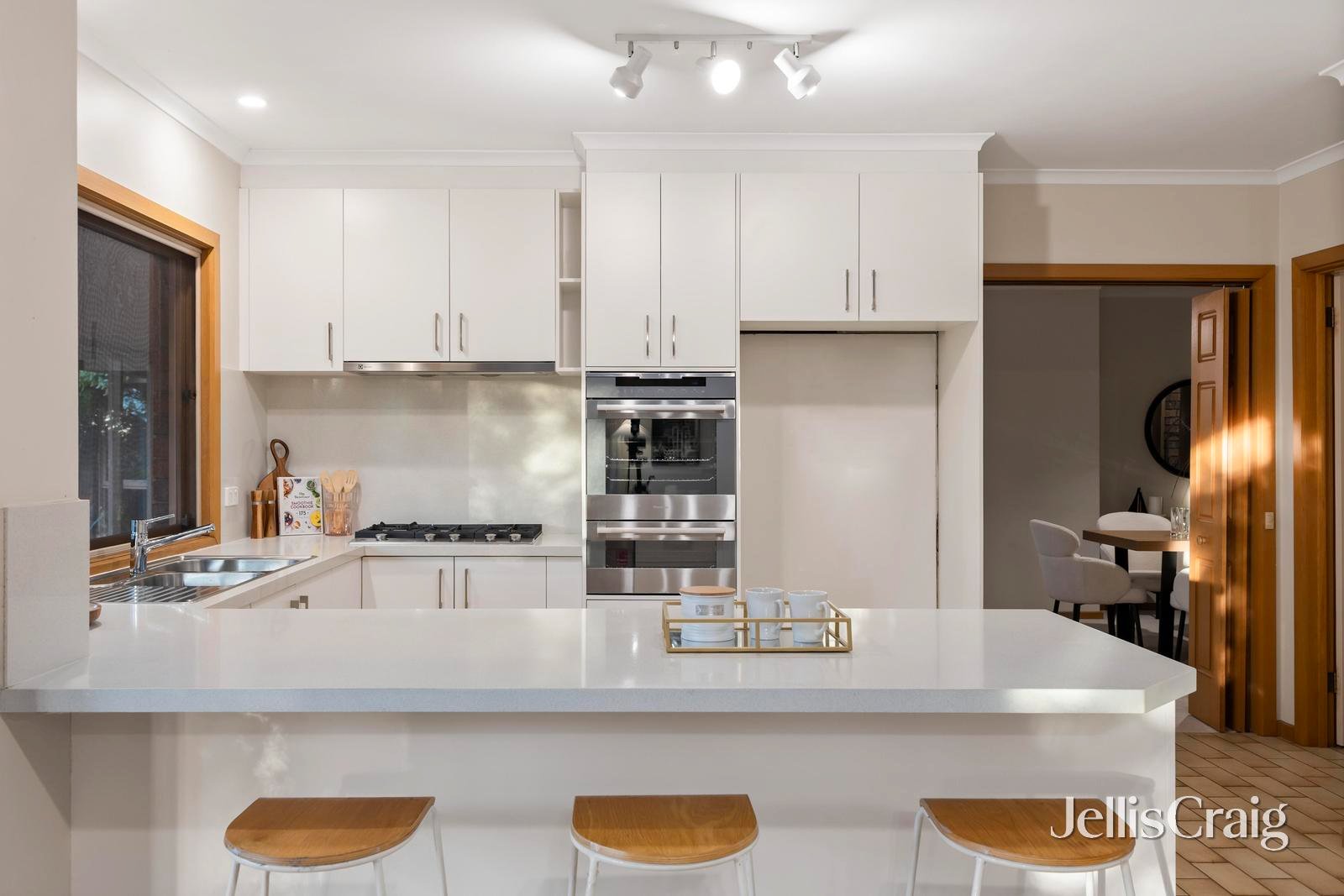 17 Niland Rise, Templestowe image 7