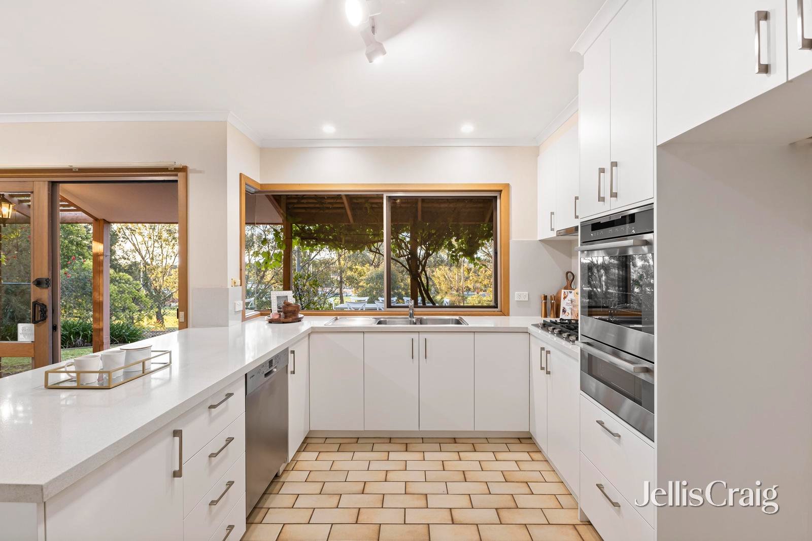 17 Niland Rise, Templestowe image 8