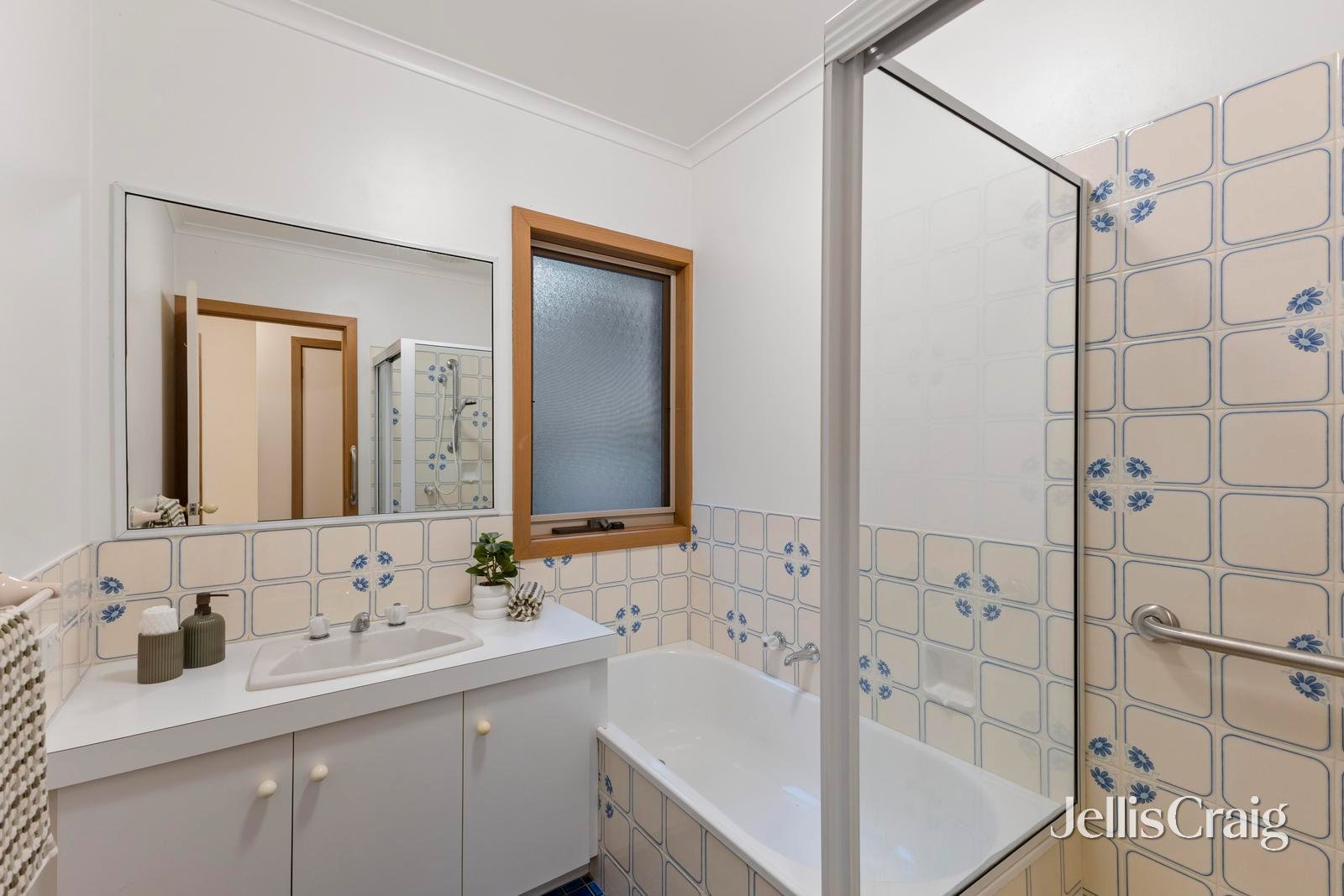 17 Niland Rise, Templestowe image 13