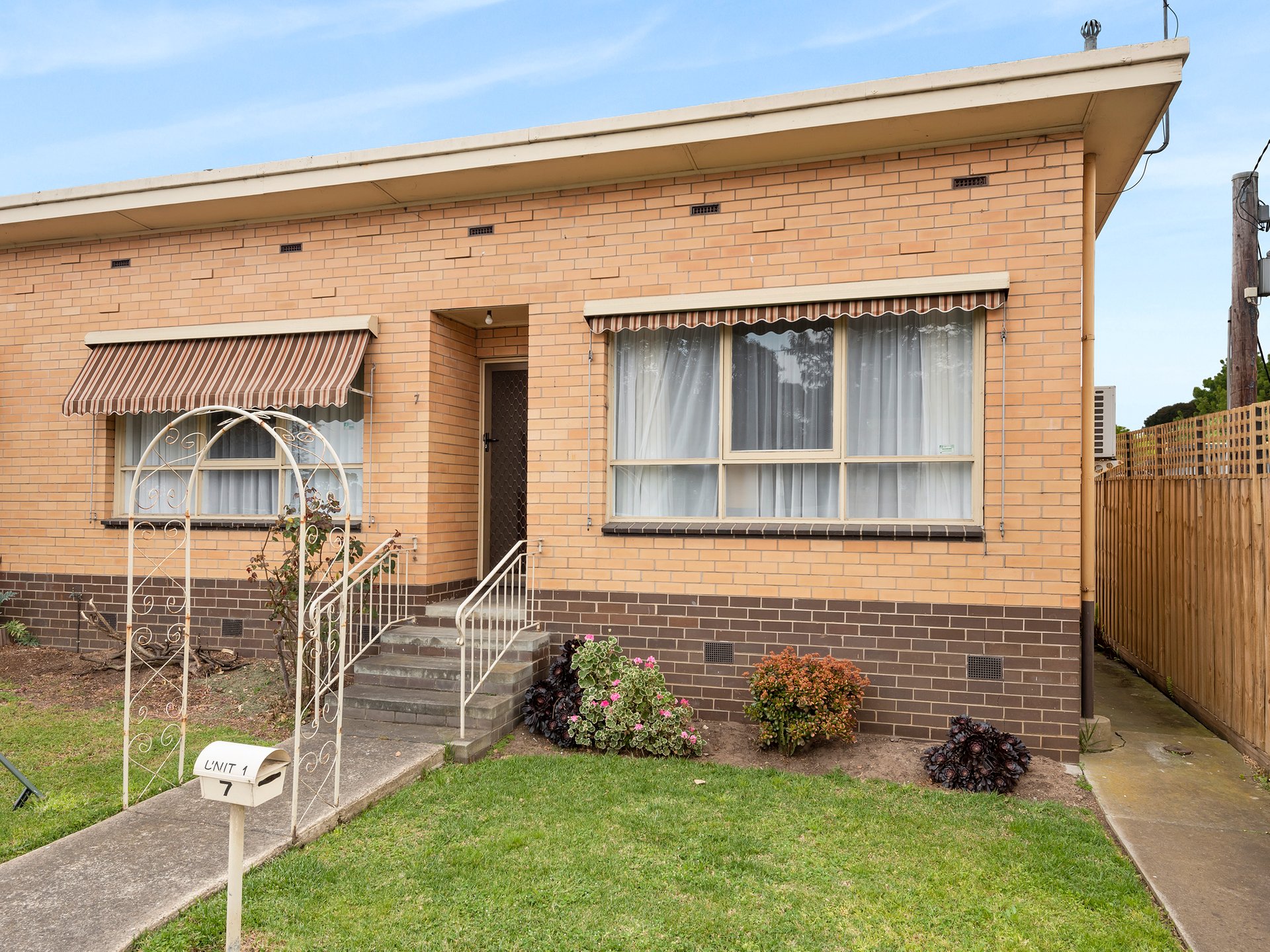 1/7 North Valley Road, Highton image 1