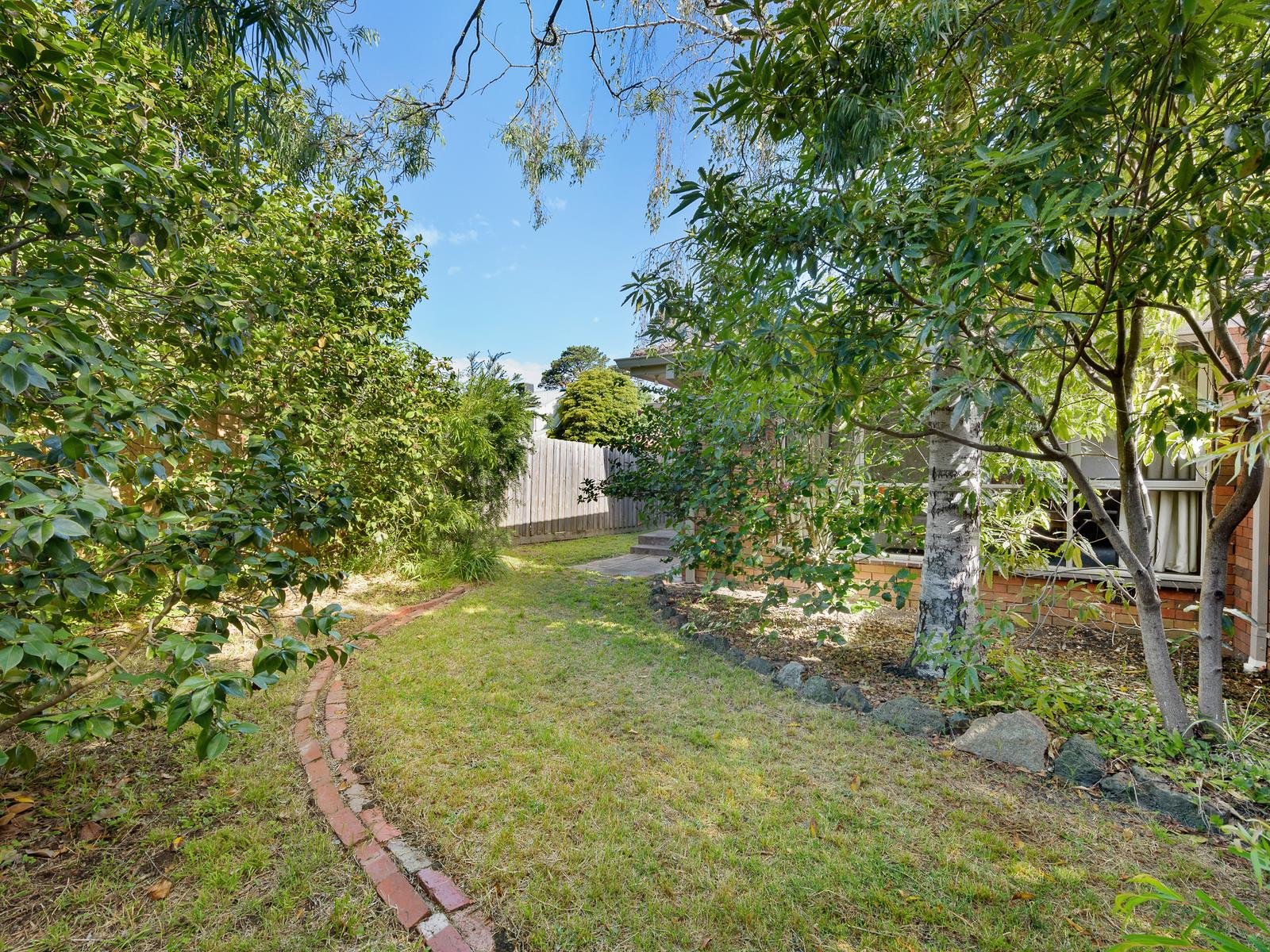 17 Oliver Avenue, Blackburn image 8