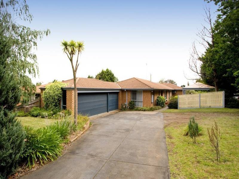 17 Partridge Way, Mooroolbark image 1