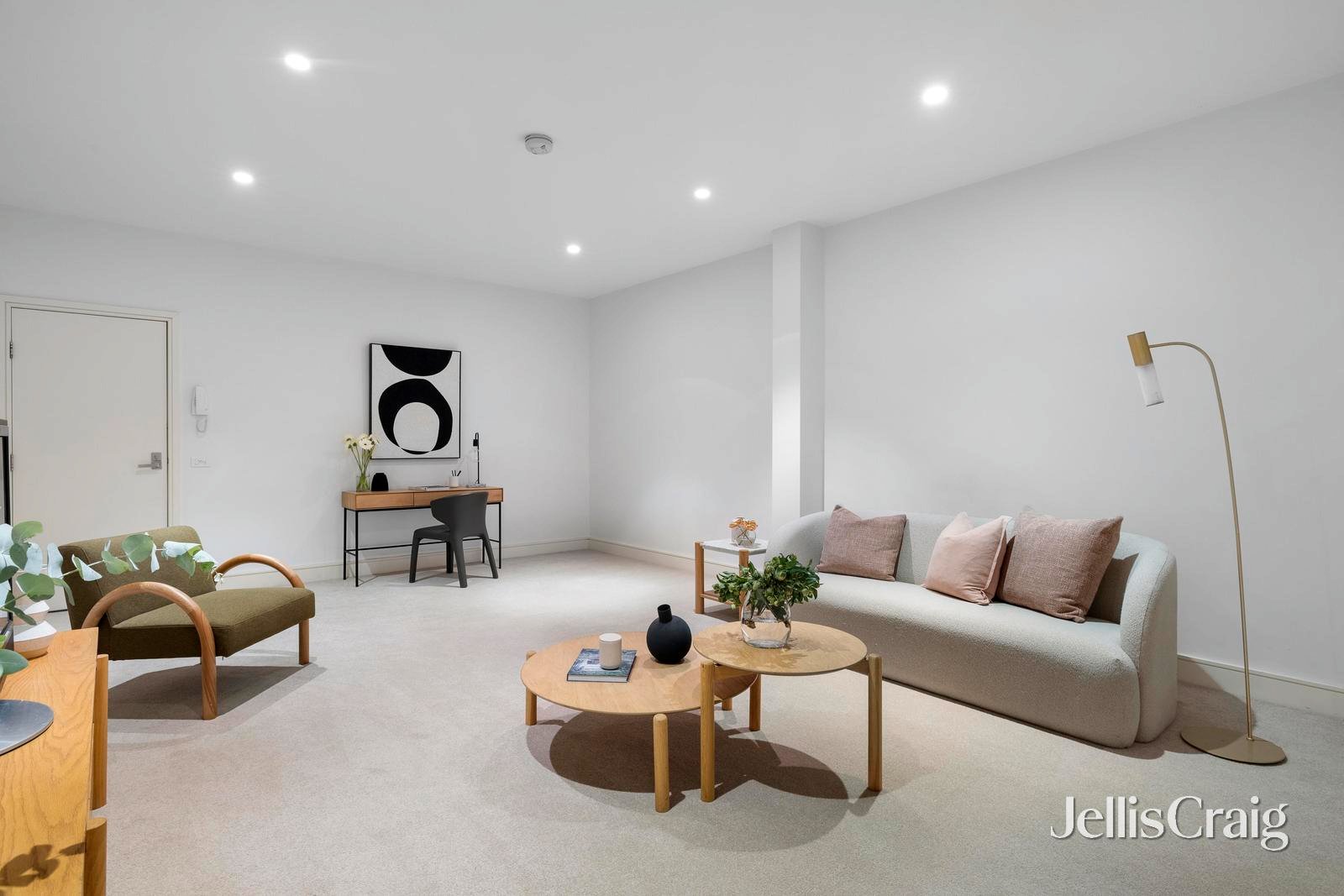 17 Pin Oak Court, Canterbury image 5