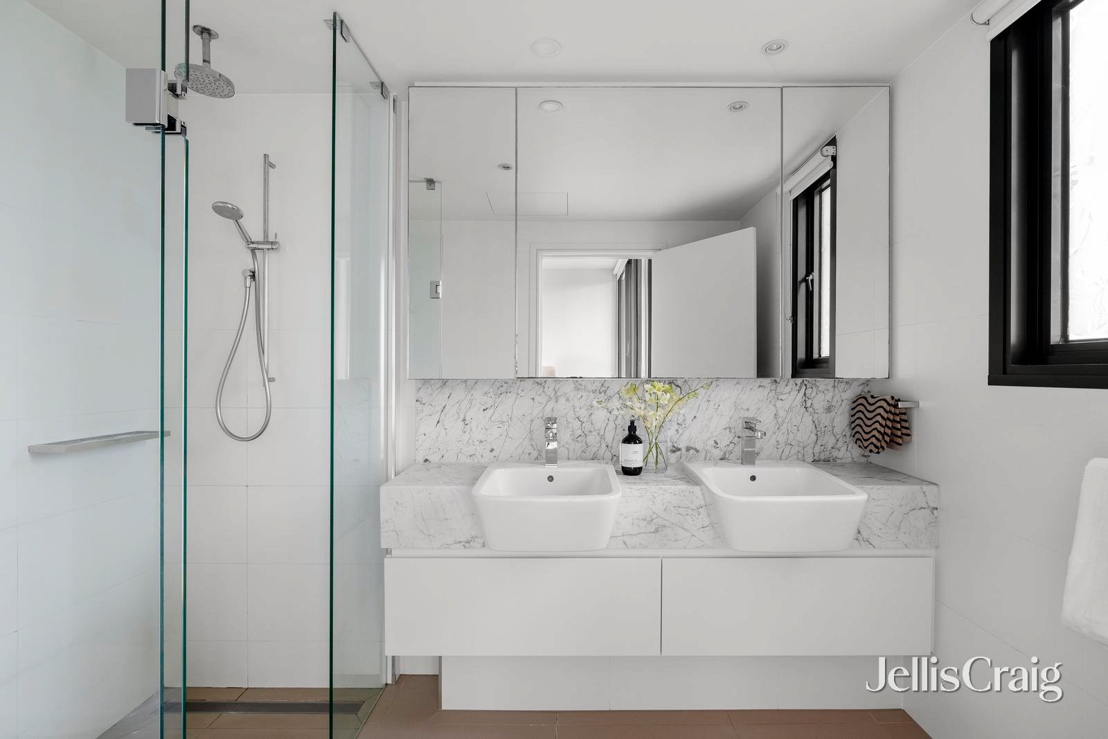 17 Pin Oak Court, Canterbury image 7