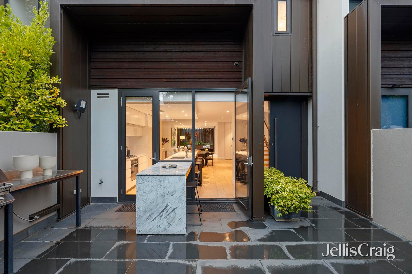 17 Pin Oak Court, Canterbury image 9