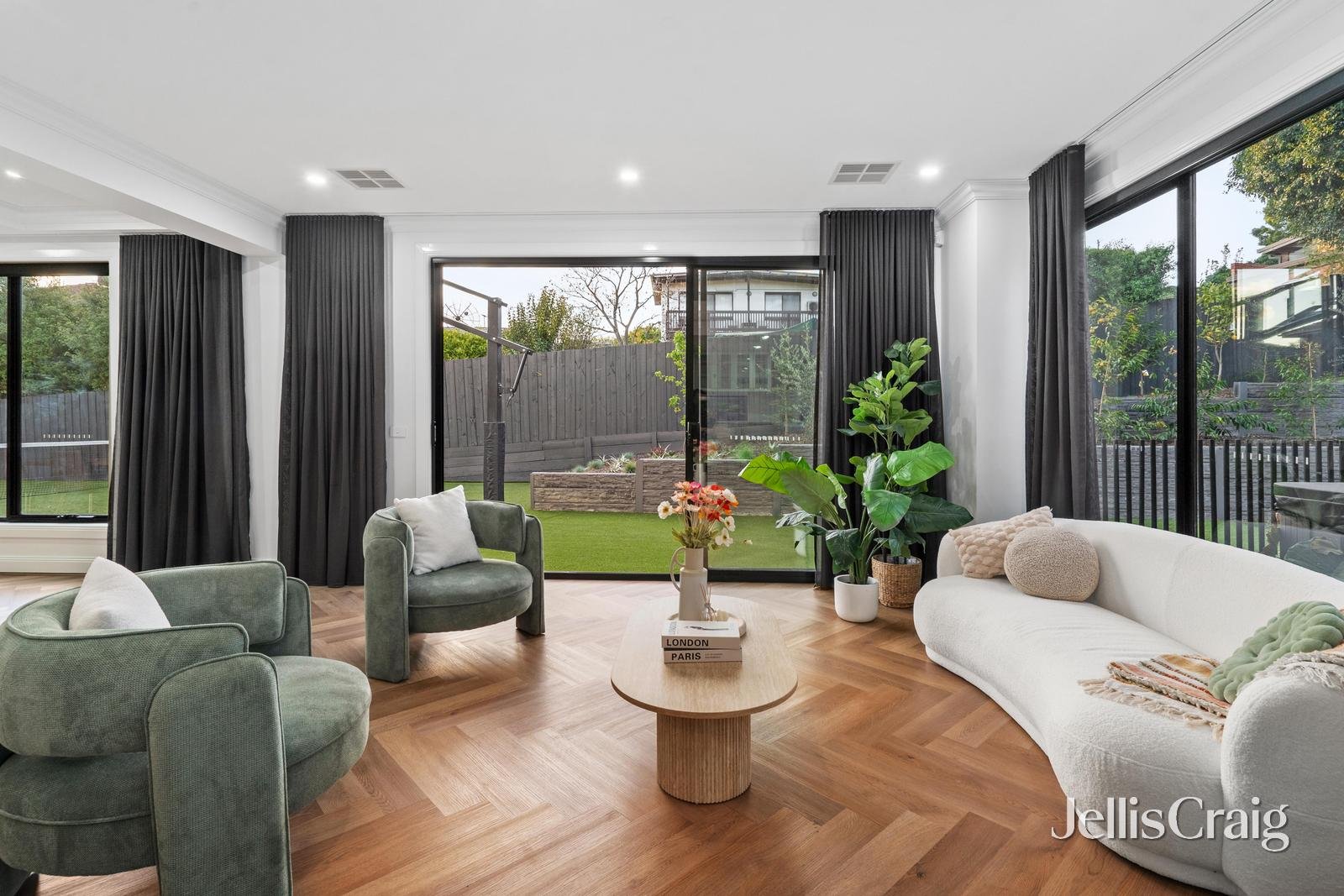 17 Pinnacle Crescent, Bulleen image 7