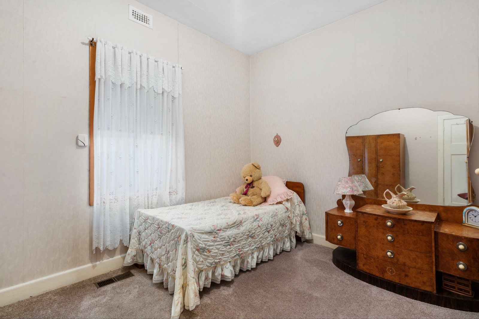 Property Gallery Thumbnail 11