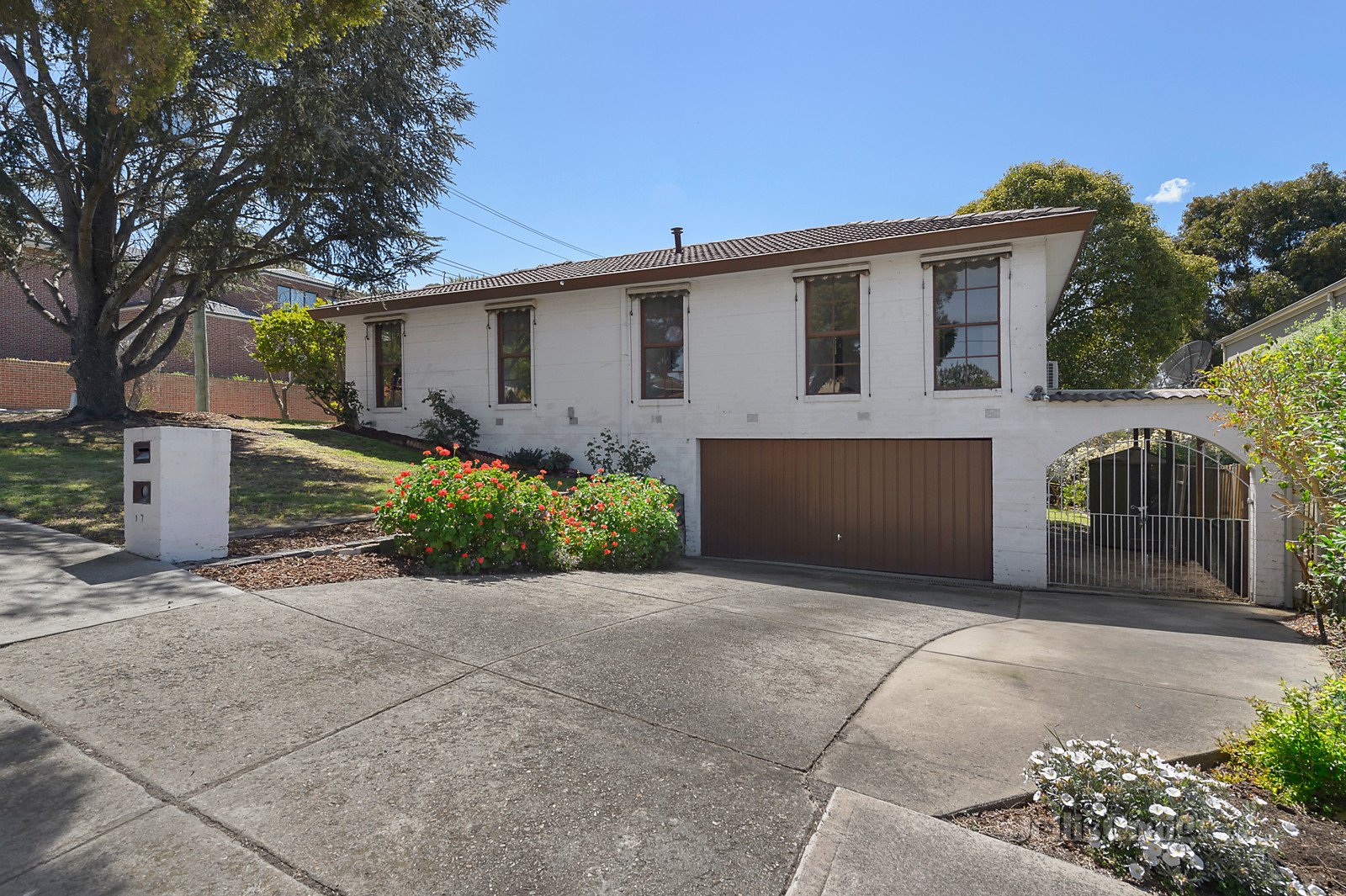 17 Roseland Grove, Doncaster image 2
