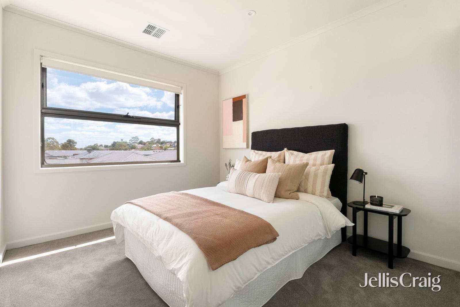 17 Sanctuary Walk, Ascot&nbsp;Vale image 10