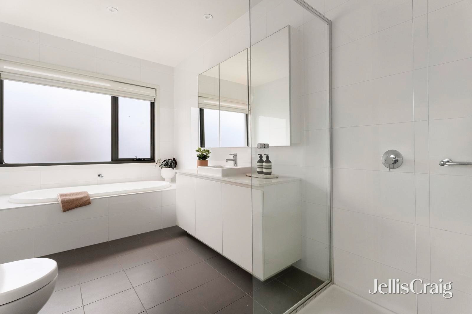 17 Sanctuary Walk, Ascot&nbsp;Vale image 11