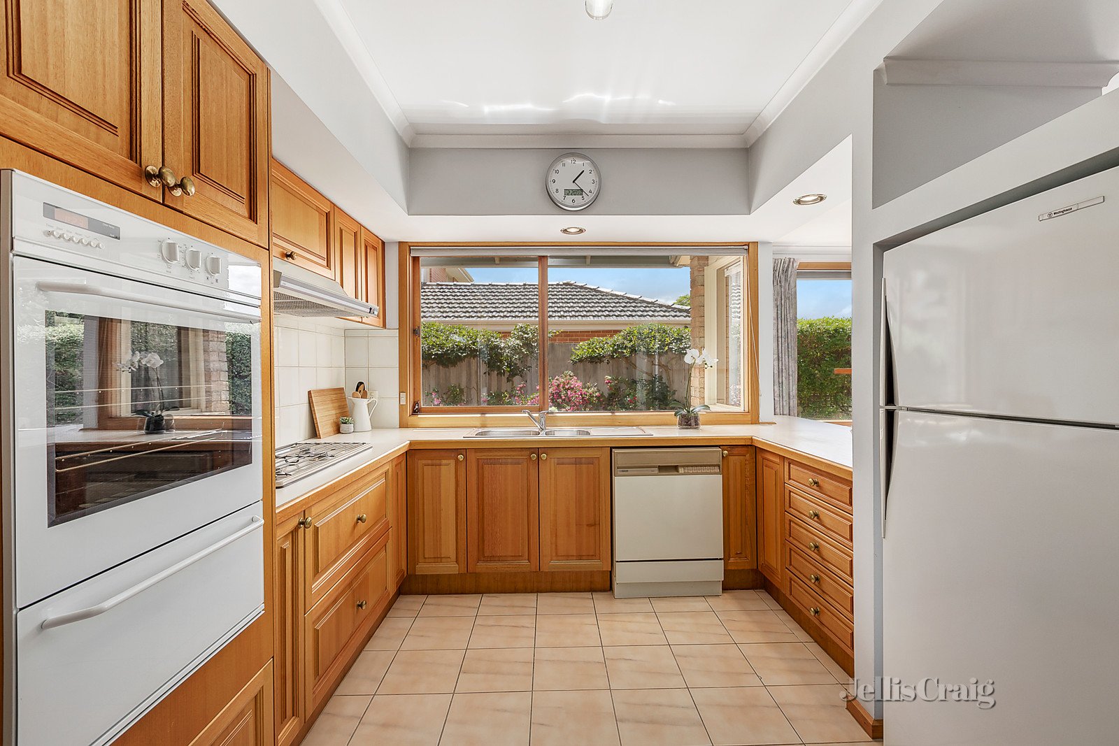 17 Sevenoaks Street, Balwyn image 5