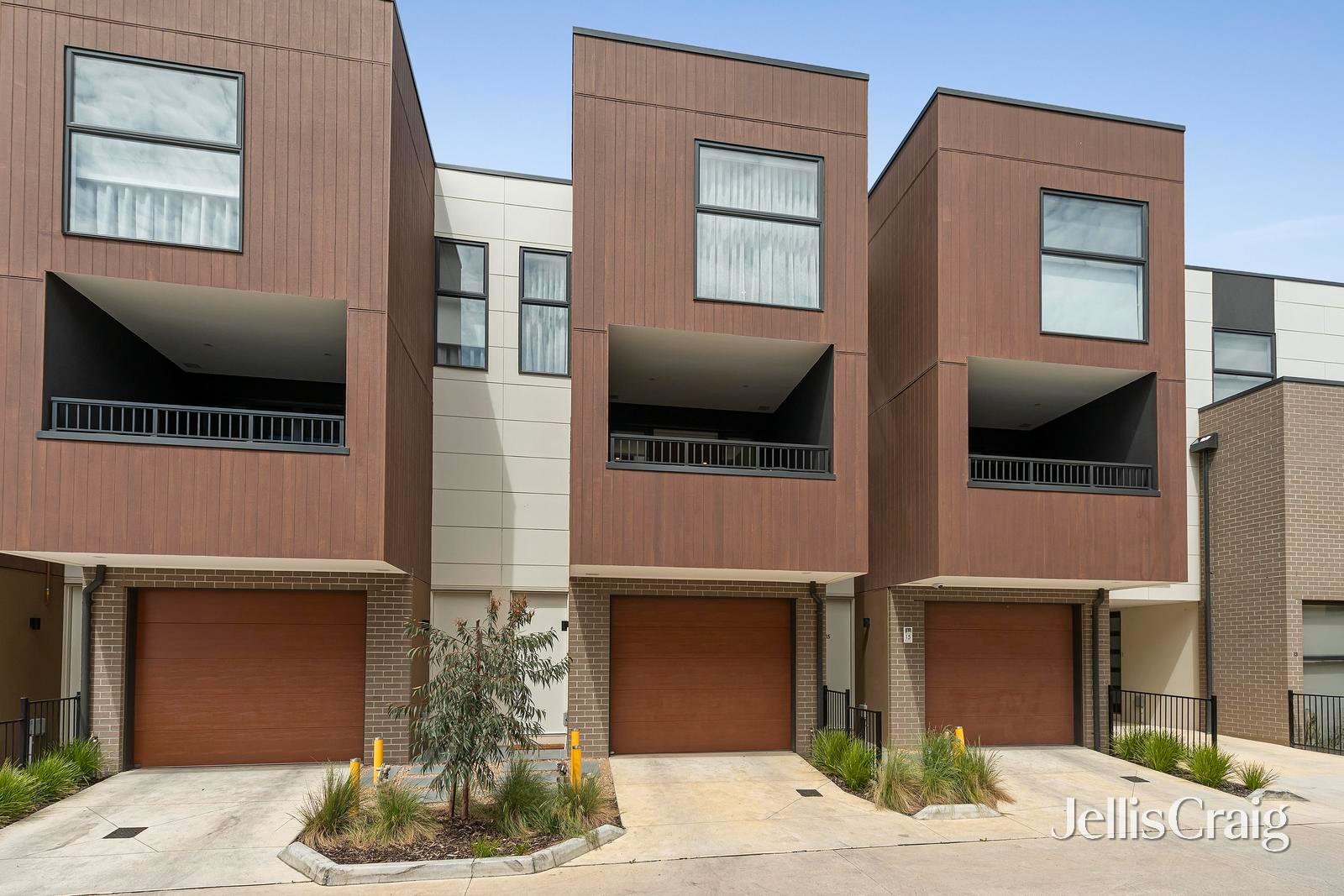 17 Sheoak Crescent, Doncaster East image 1