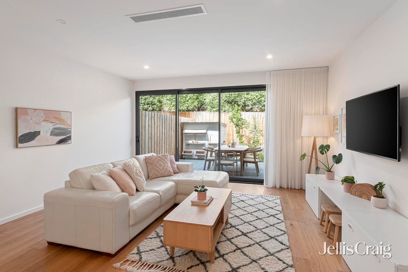 17 Sheoak Crescent, Doncaster East image 2